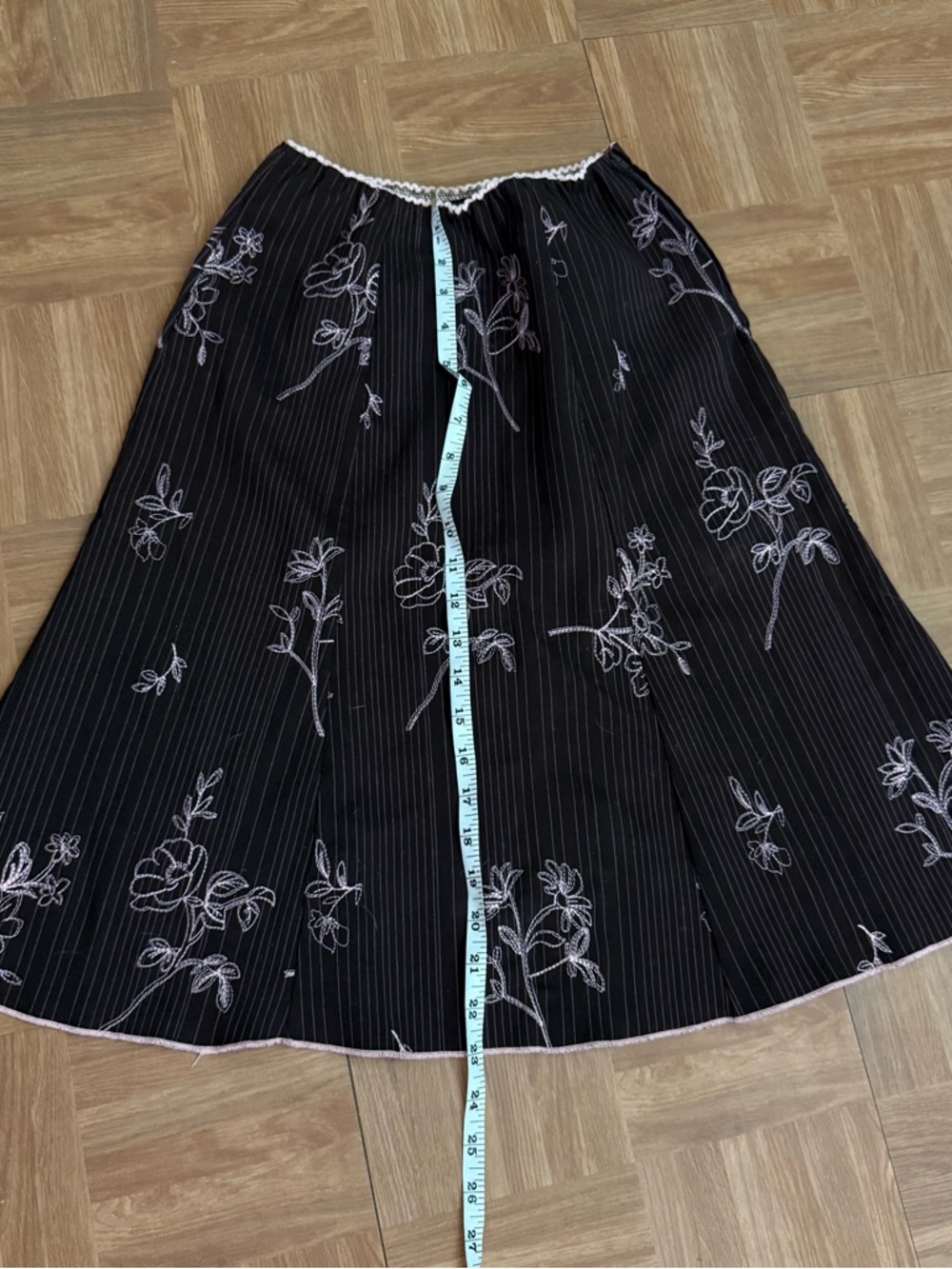 Brown Floral Embroidered Skirt size Small - Picture 3 of 4